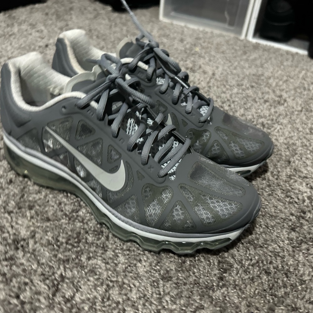 Nike Gray Athletic Shoes with Breathable Mesh and Cushioning